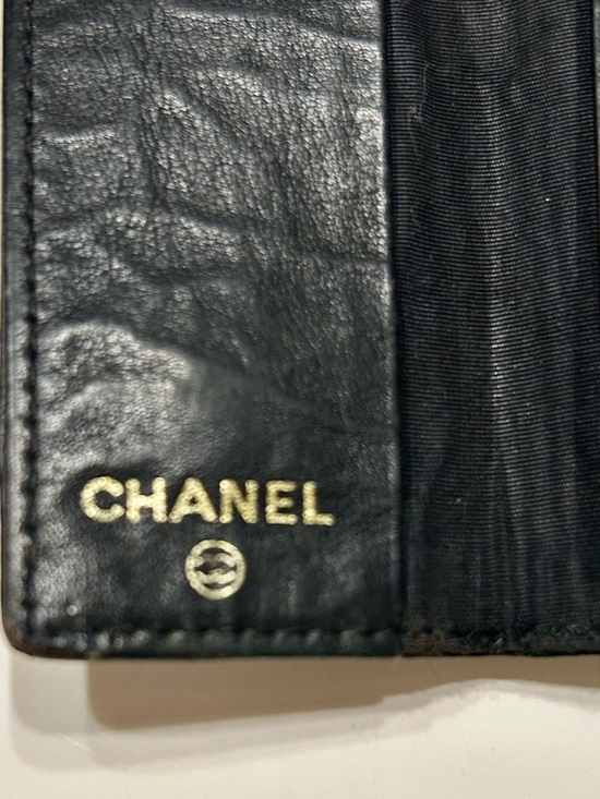 CHANEL Caviar Pebbled Leather Key and Card Holder - Picture 5 of 10